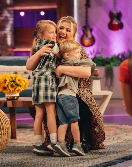 kelly hugging her 2 kids on the talk show 